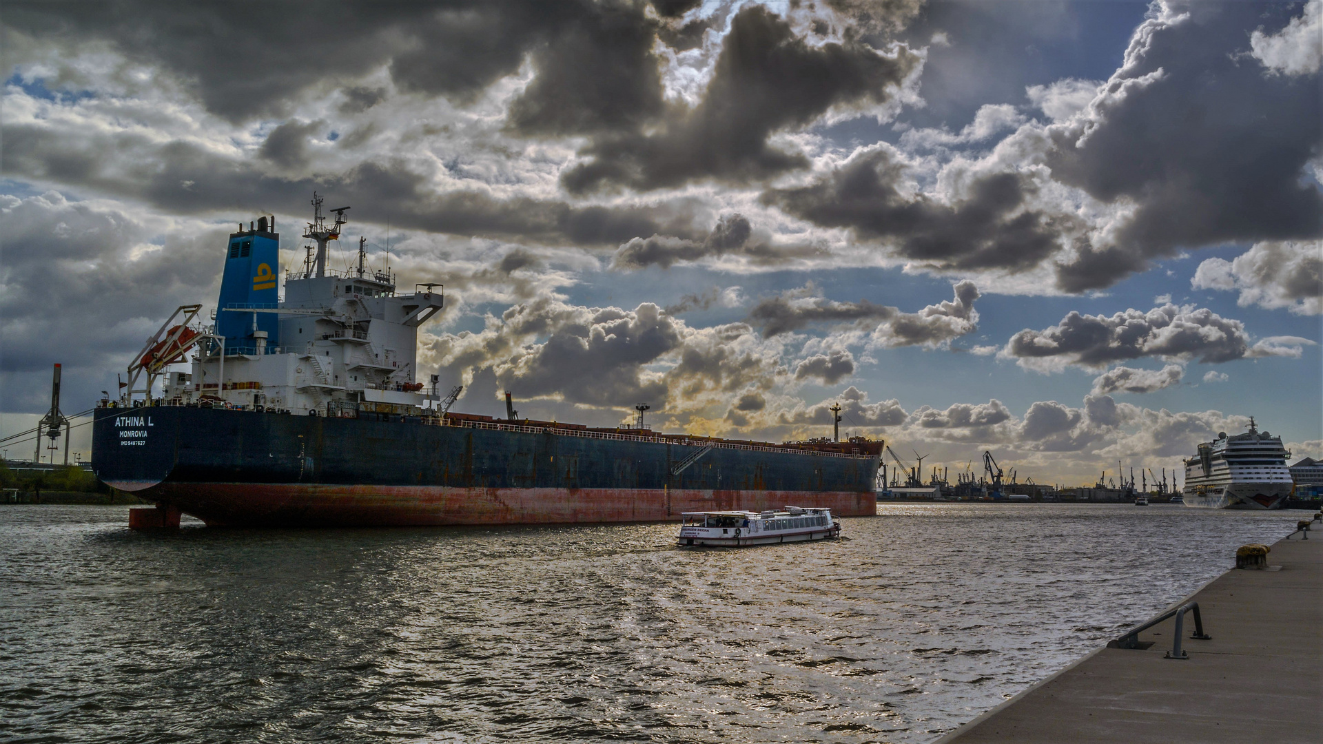 ATHINA L / Hamburger Hafen