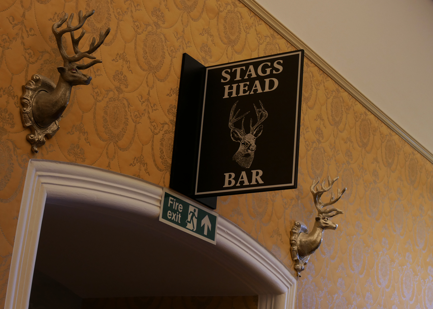 Atholl Palace Hotel STAGS HEAD BAR Eingang