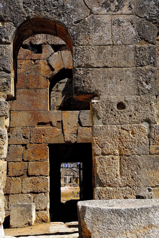 Atisbando el templo