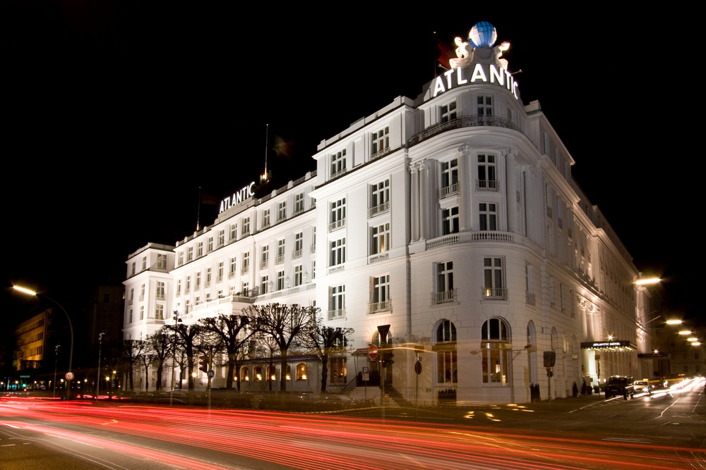 Atlantic Hotel bei Nacht