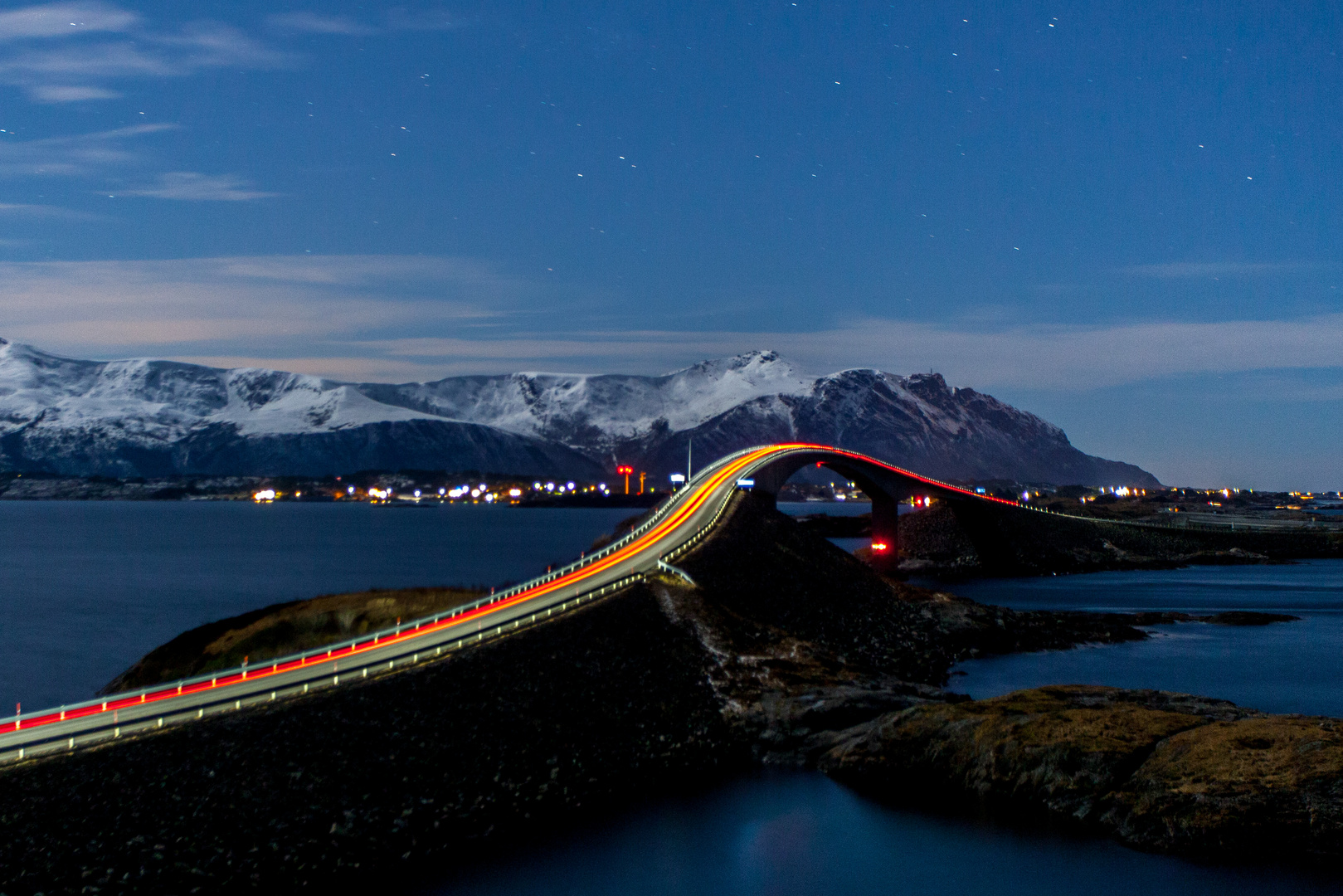 Atlantic Road bei Nacht