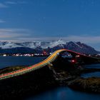 Atlantic Road bei Nacht