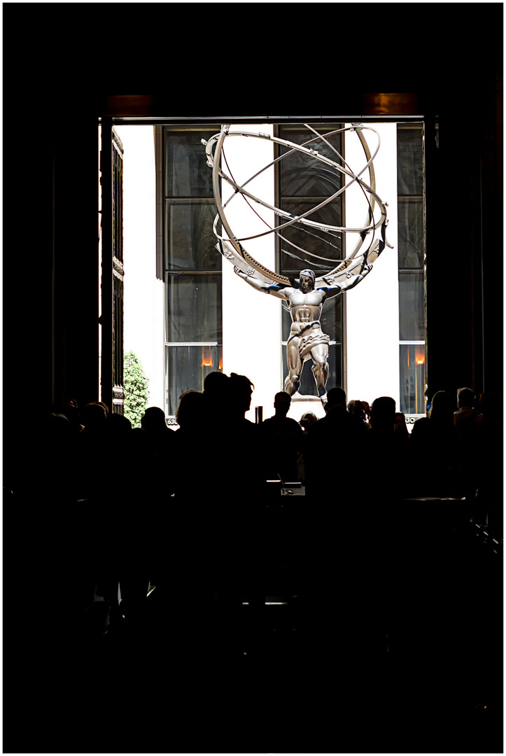 Atlas in NYC - Blick aus St. Patrick`s Cathedral