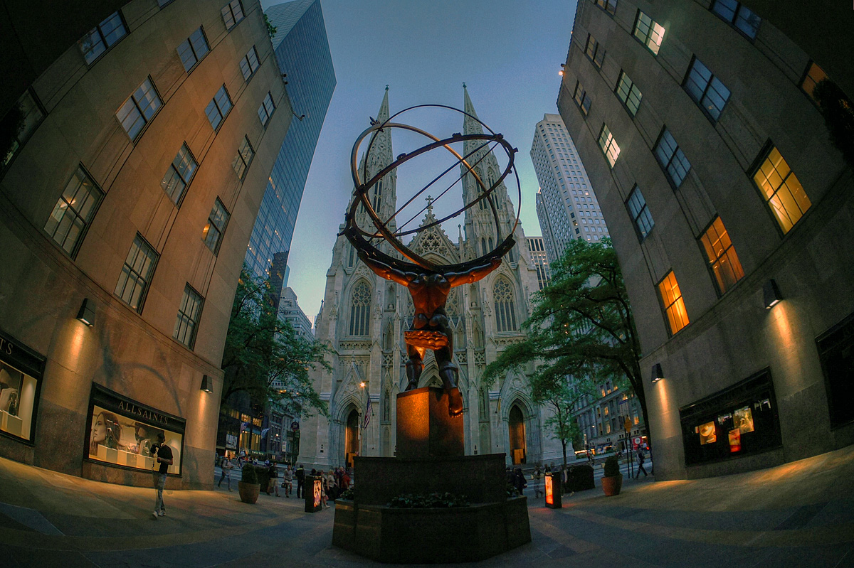 Atlas Statue und St. Patrick’s Cathedral in New York