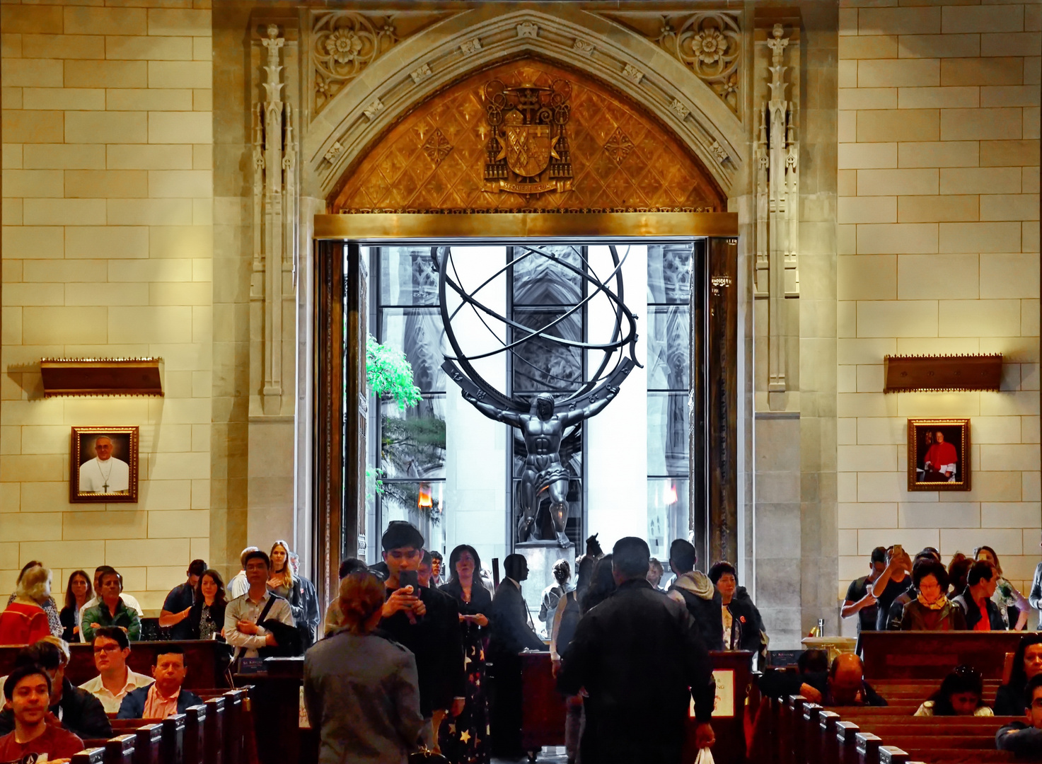 Atlas Statue vor der St. Patrick's Kathedrale in NY