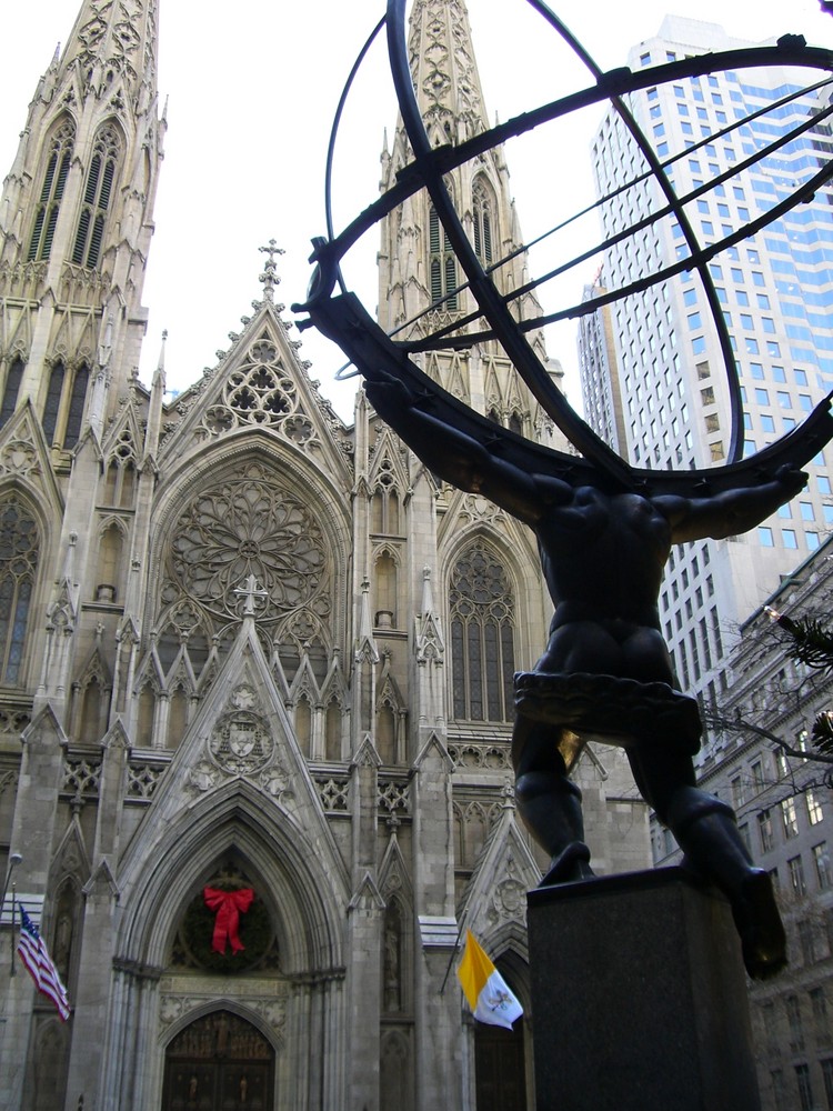 Atlas und St. Patrick`s Church