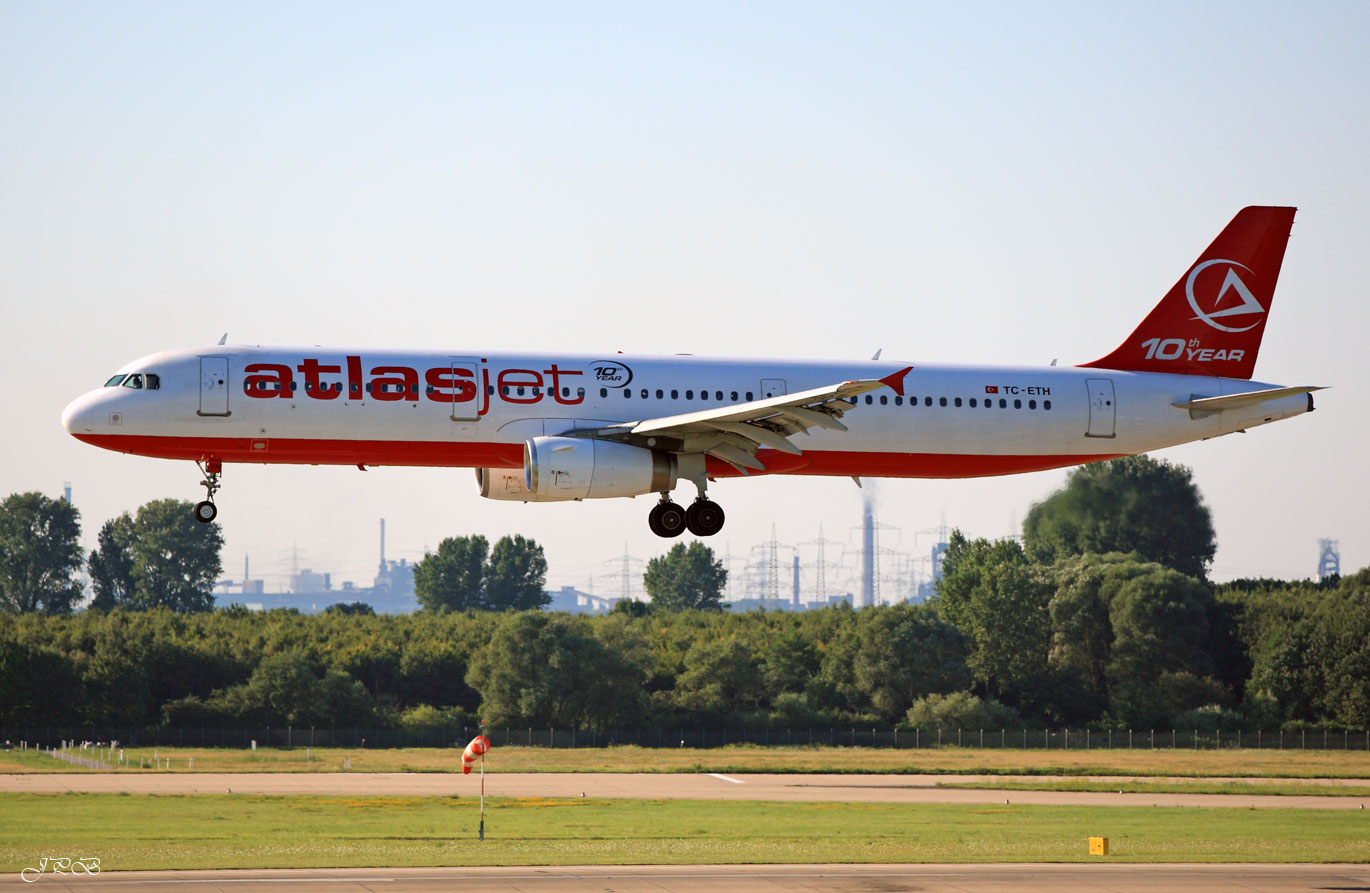 atlasjet "10year" Airbus A321