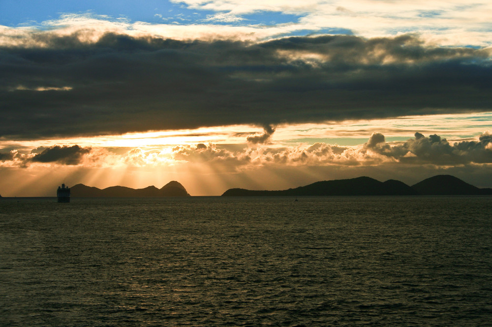 Atmosphère inquiétante en mer des Caraïbes