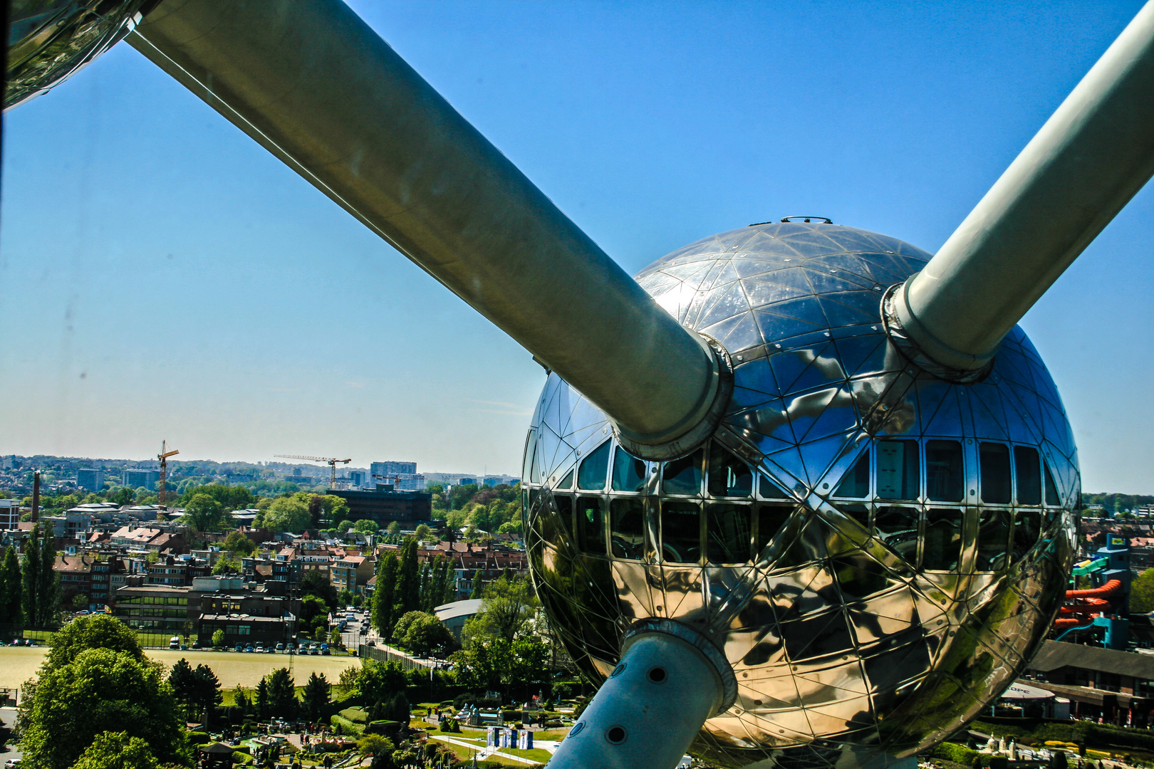 Atomium hochglanzpoliert