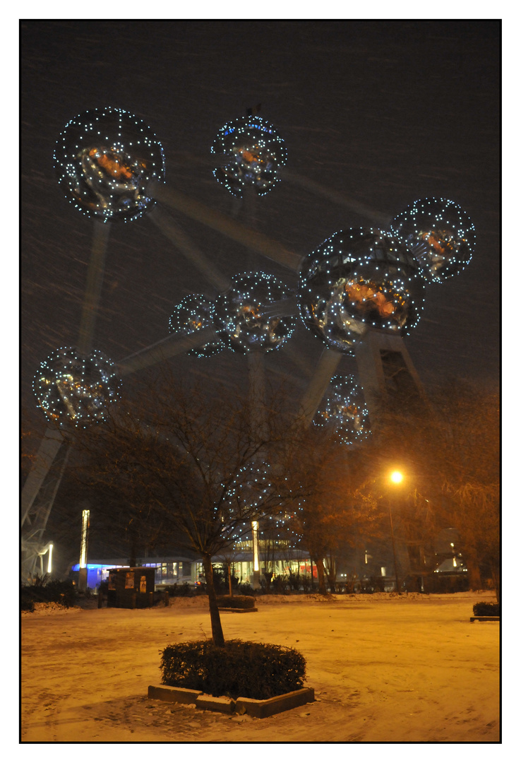 Atomium, in the snow.