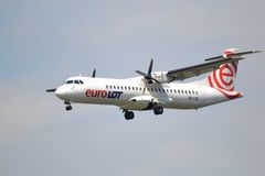 ATR-72-202 (Propellermaschine) der EuroLot landet am Flughafen Frankfurt am Main