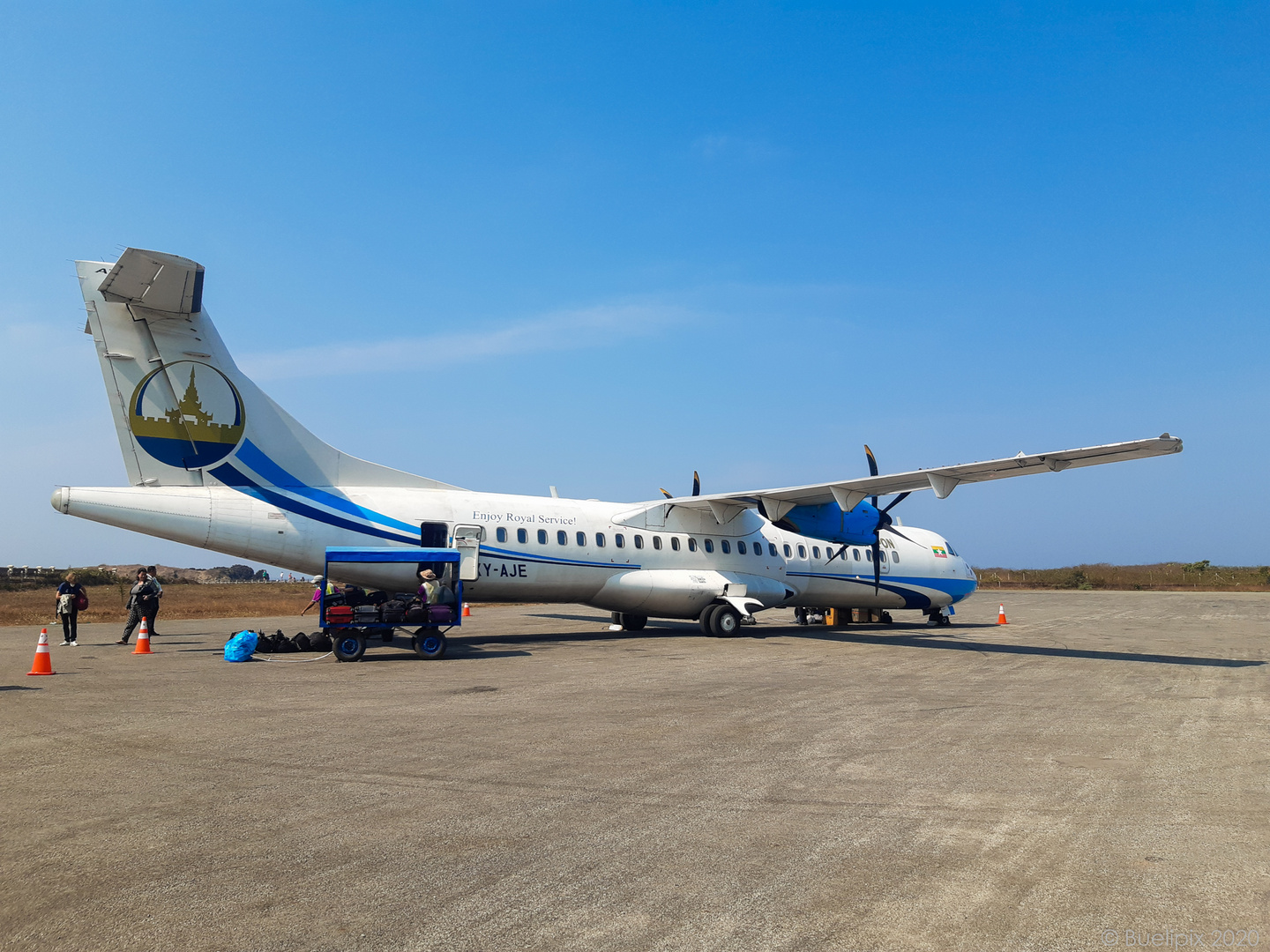 ATR 72 der 'Mann Yadanarpon Airlines' auf dem Thandwe Airport (© Buelipix)