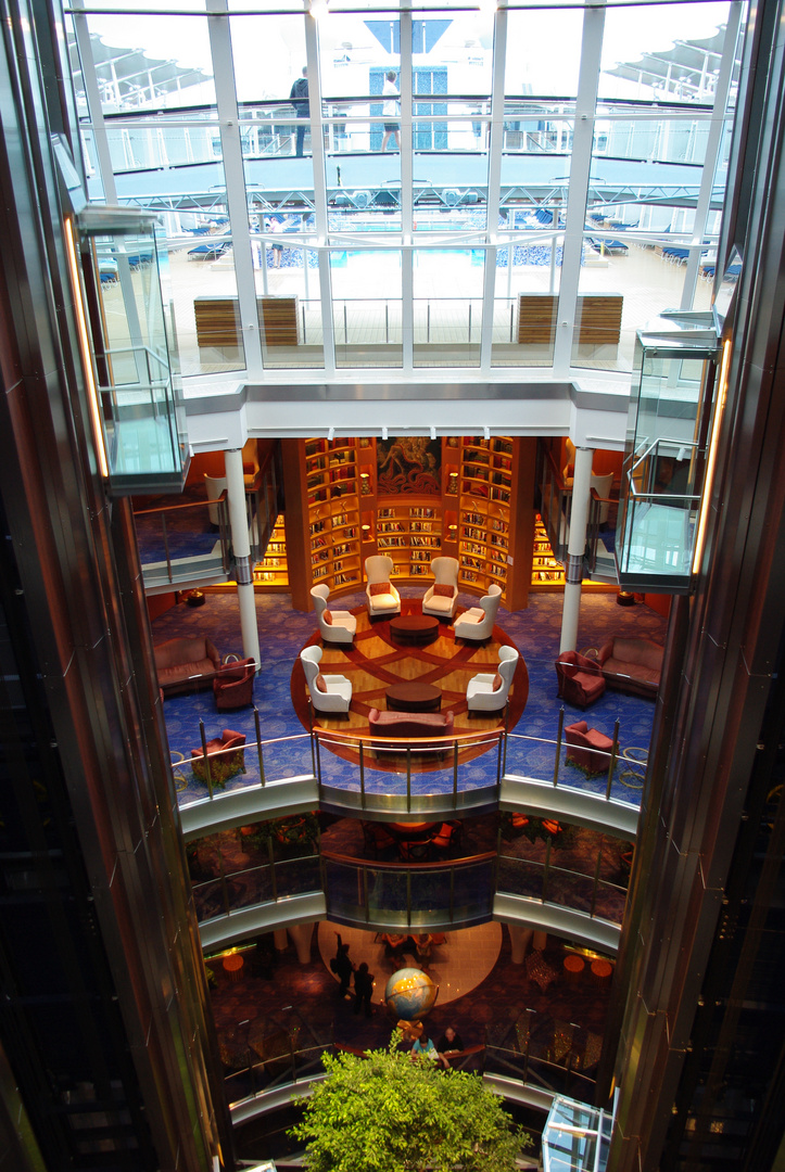 Atrium der Celebrity Equinox