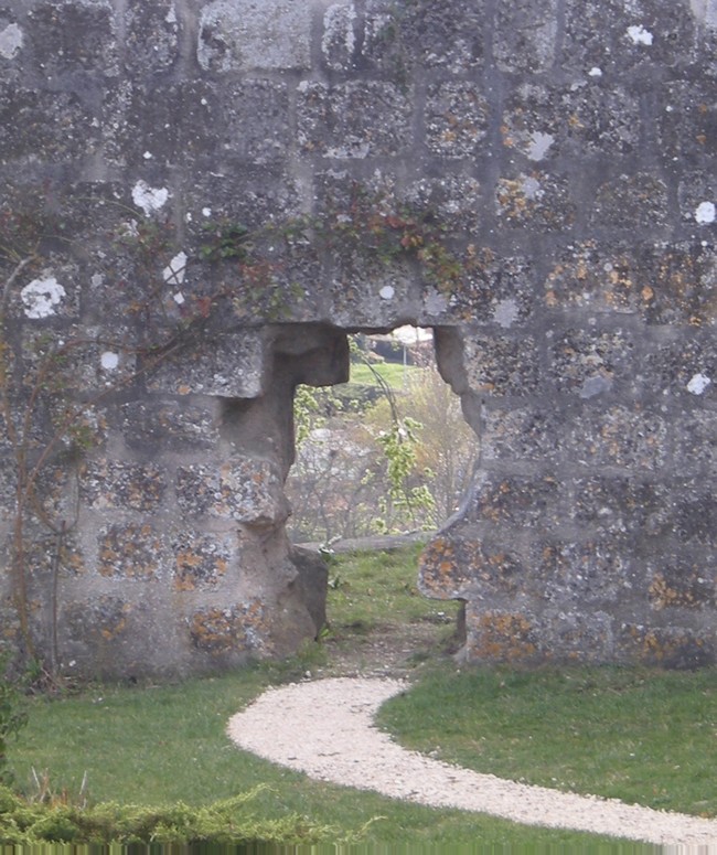 Attention regardez, on vous attend derrière le mur