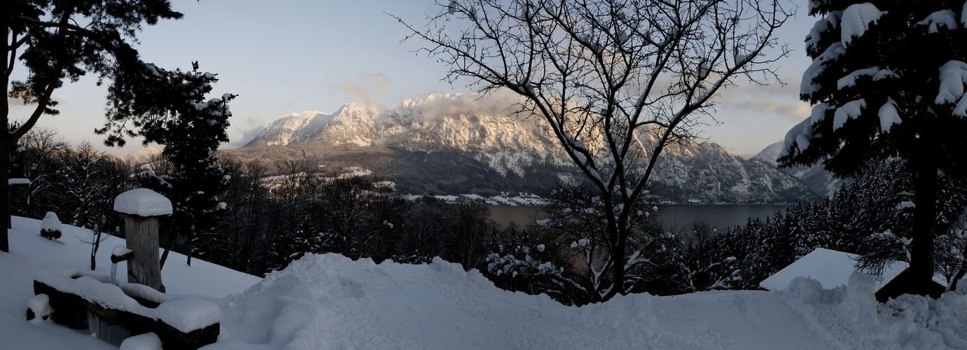 Attersee &. Höllengebirge..