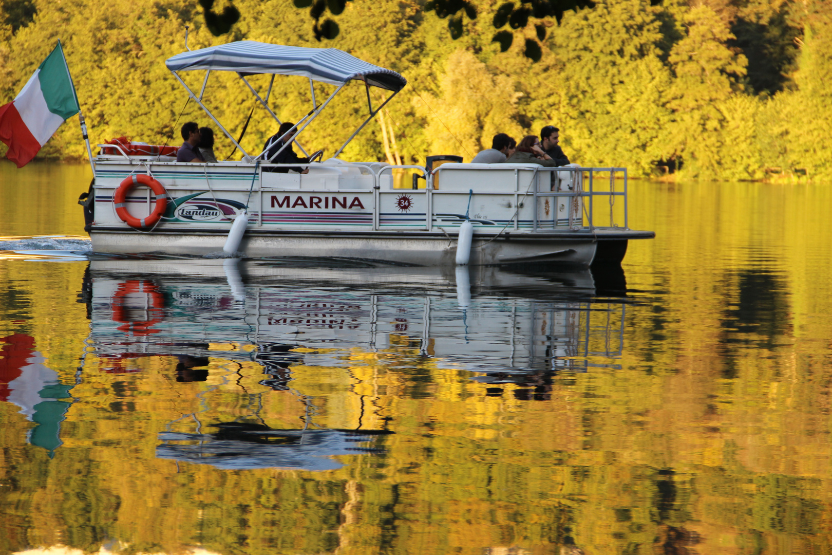 attraversando il lago.....