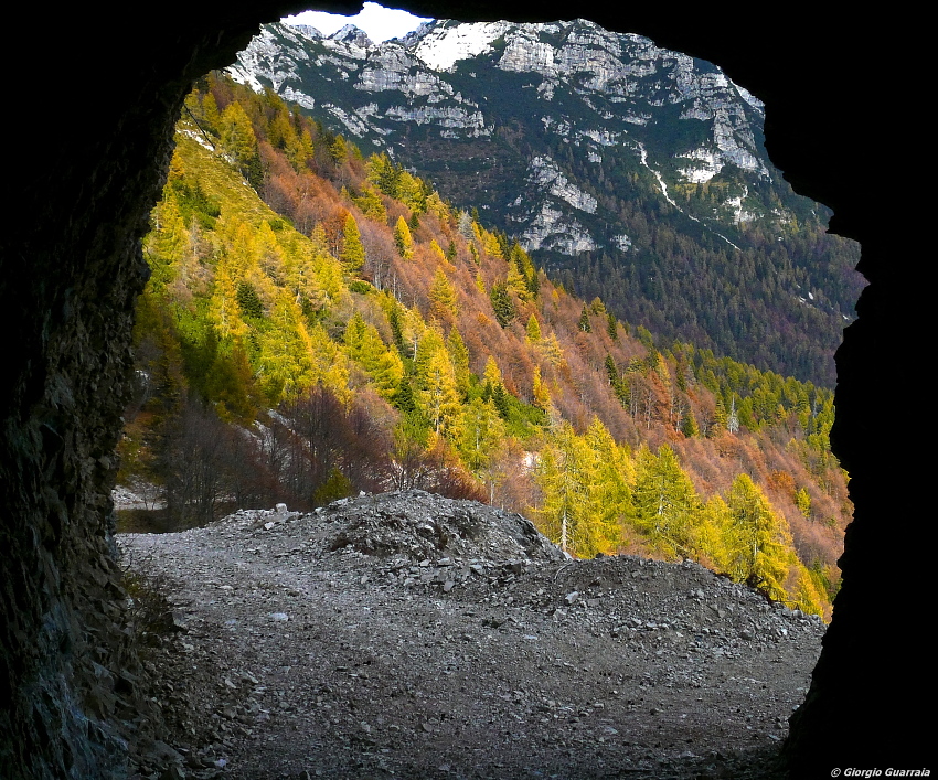 Attraverso una cornice