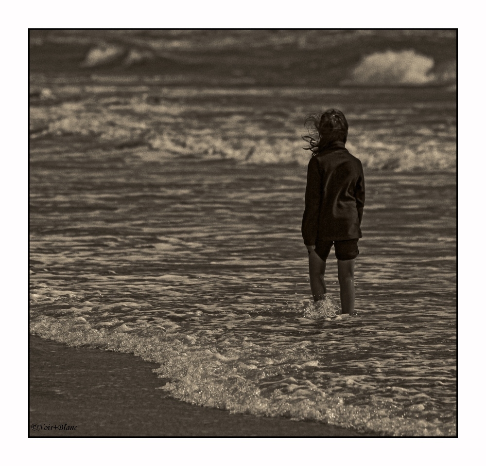 Au Bord De La Mer Photo Et Image Personnes Images En Noir Et Blanc Sepia Images Fotocommunity