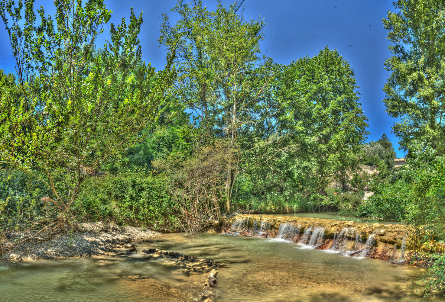 au bord de la riviere