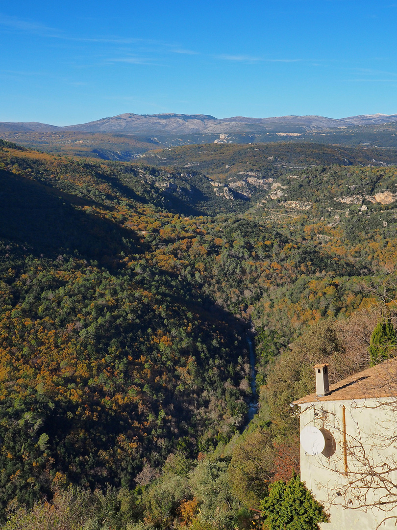 Au bord des Gorges de la Siagne