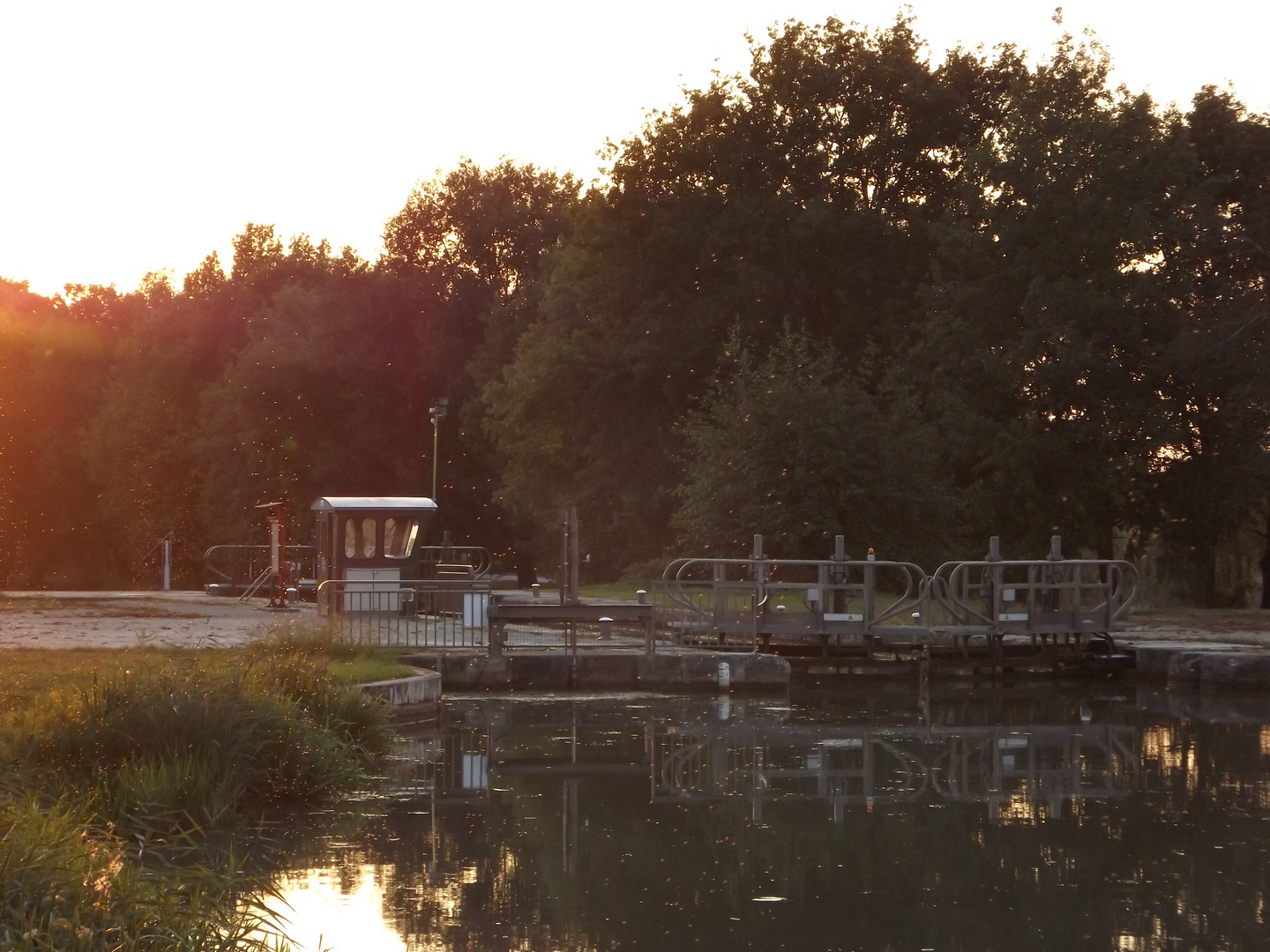 au bord du canal