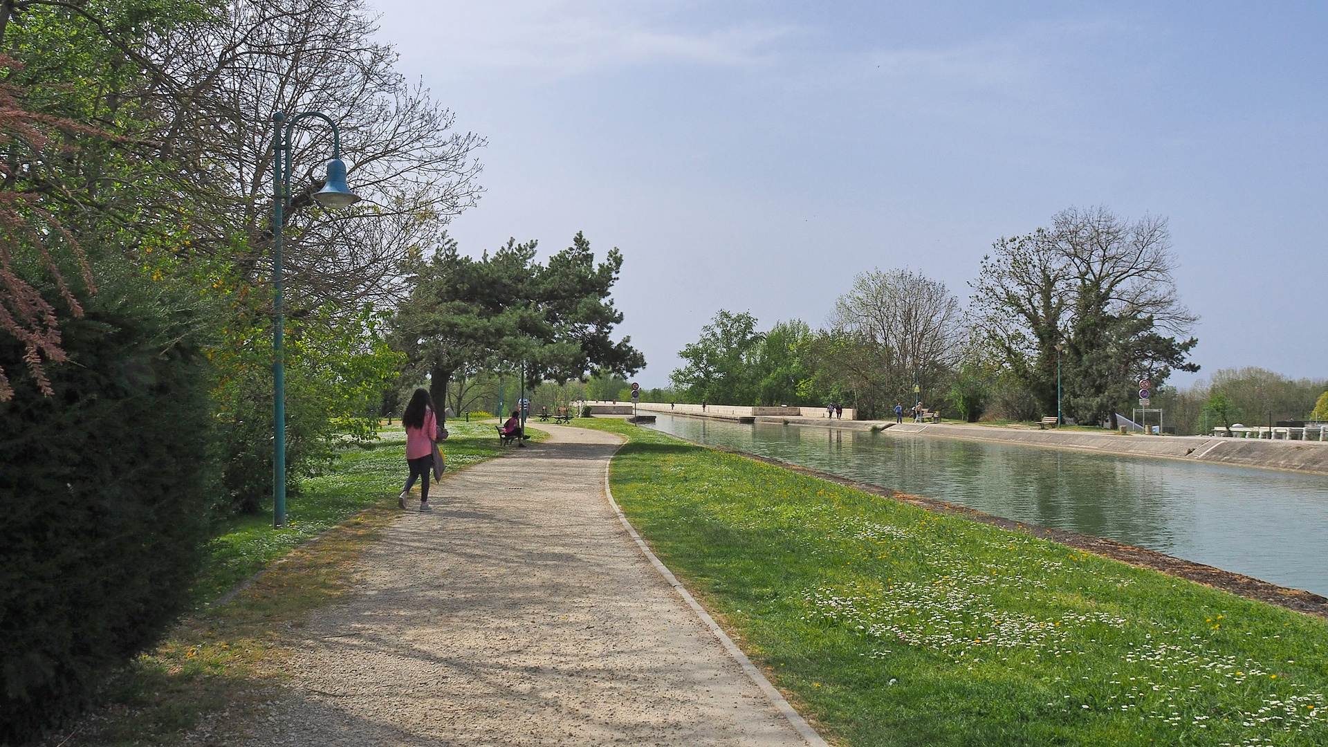 Au bord du sas est du Pont-canal