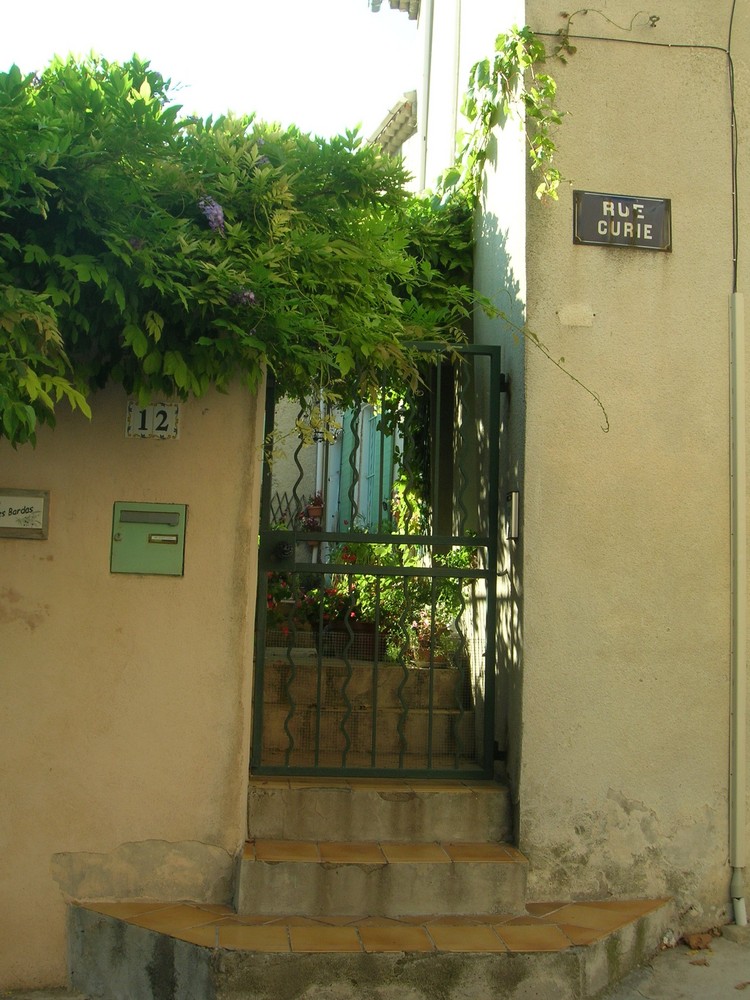 au bout d'une rue de mon village