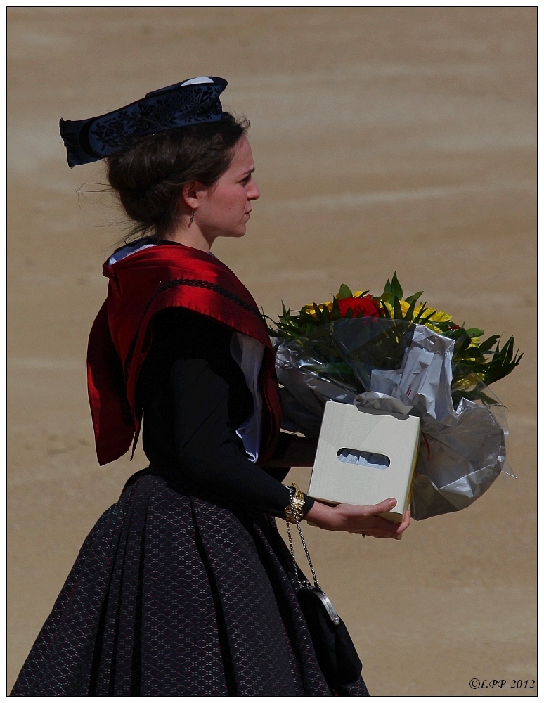 ...au costume de la Camargue (II) ...