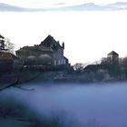 AU DESSUS DU BROUILLARD