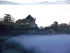 AU DESSUS DU BROUILLARD