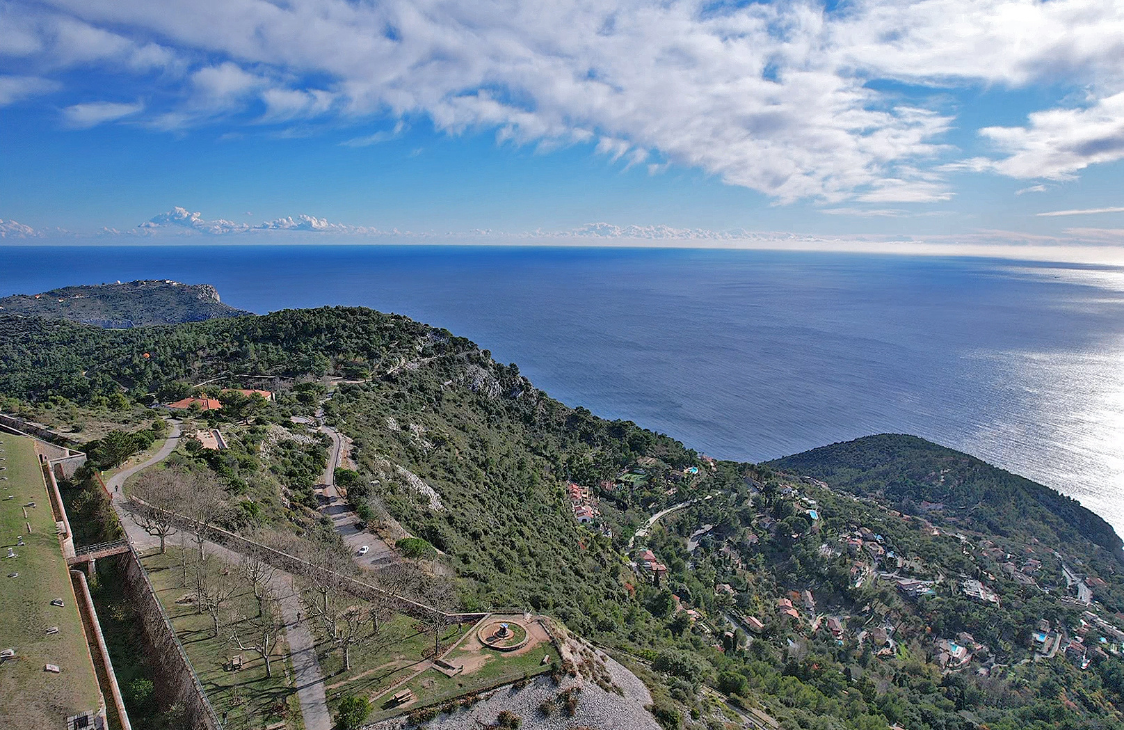 Au-dessus du col d’Eze et du Fort de La Revère