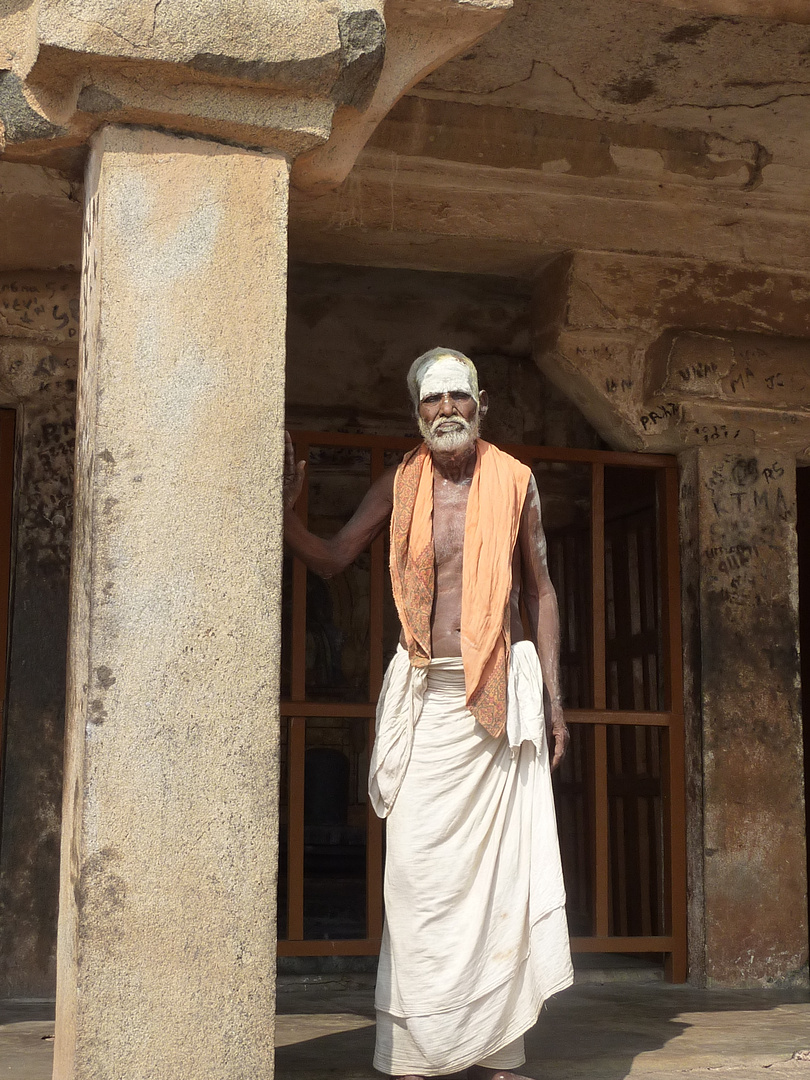 Au détour d'une colonne dans un temple à Tanjore