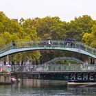 Au fil du canal saint Martin .