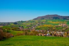 Au im April mit Blick auf den Schönberg