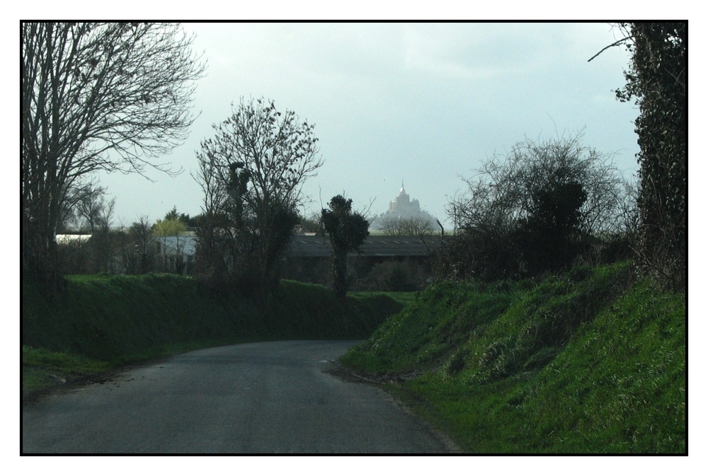 " Au loin entre deux grains le Mt Saint Michel "