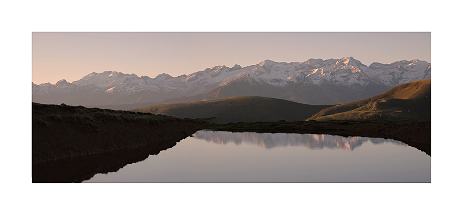 Au loin, le massif de l'Aneto