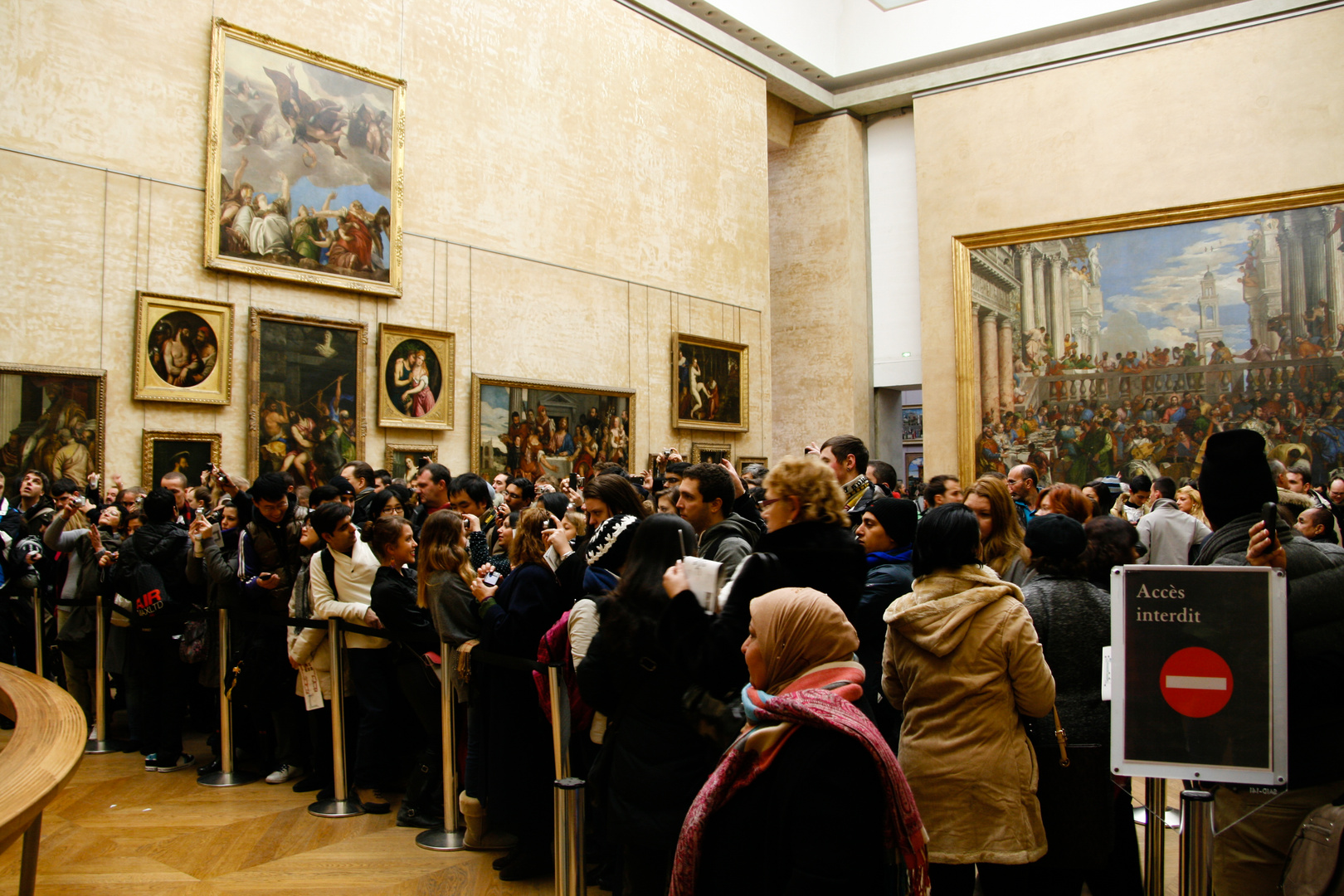 au Louvre  - enjoying Mona Lisa