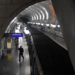 AU METRO