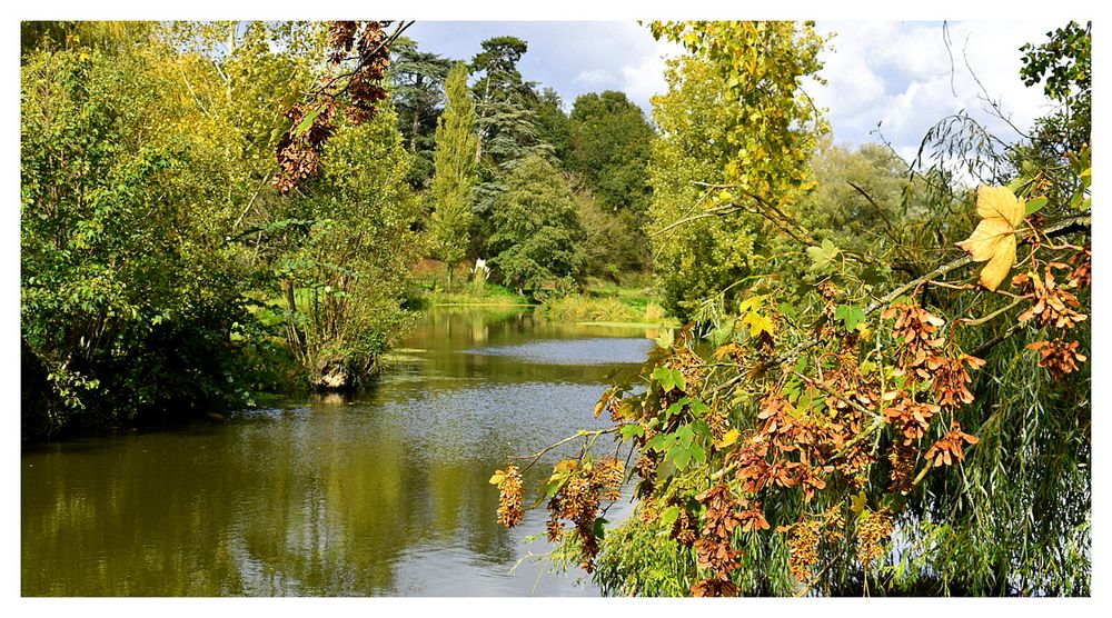 au milieu coule une rivière