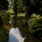 Au milieu coule une rivière