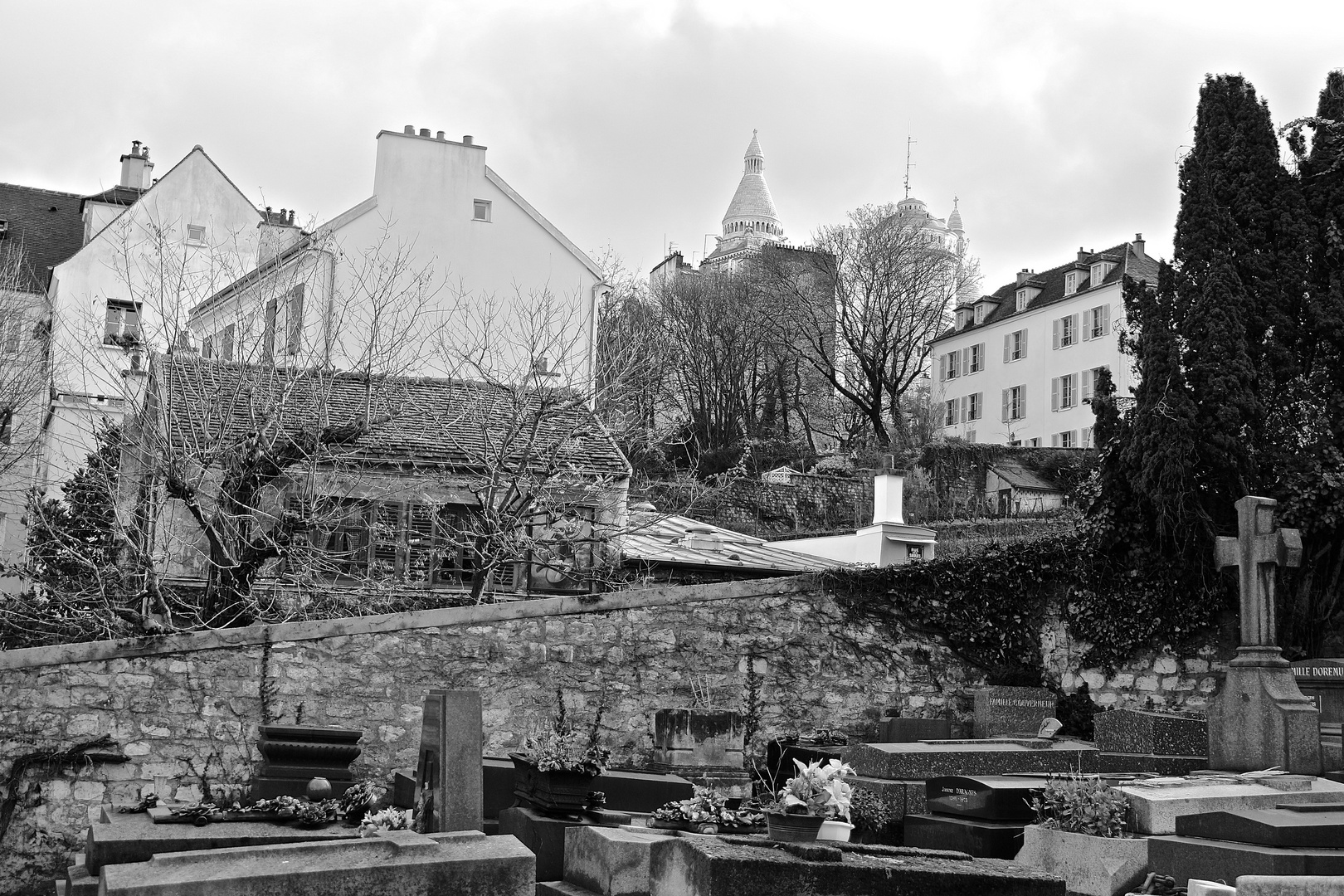 Au pied de la Butte Montmartre