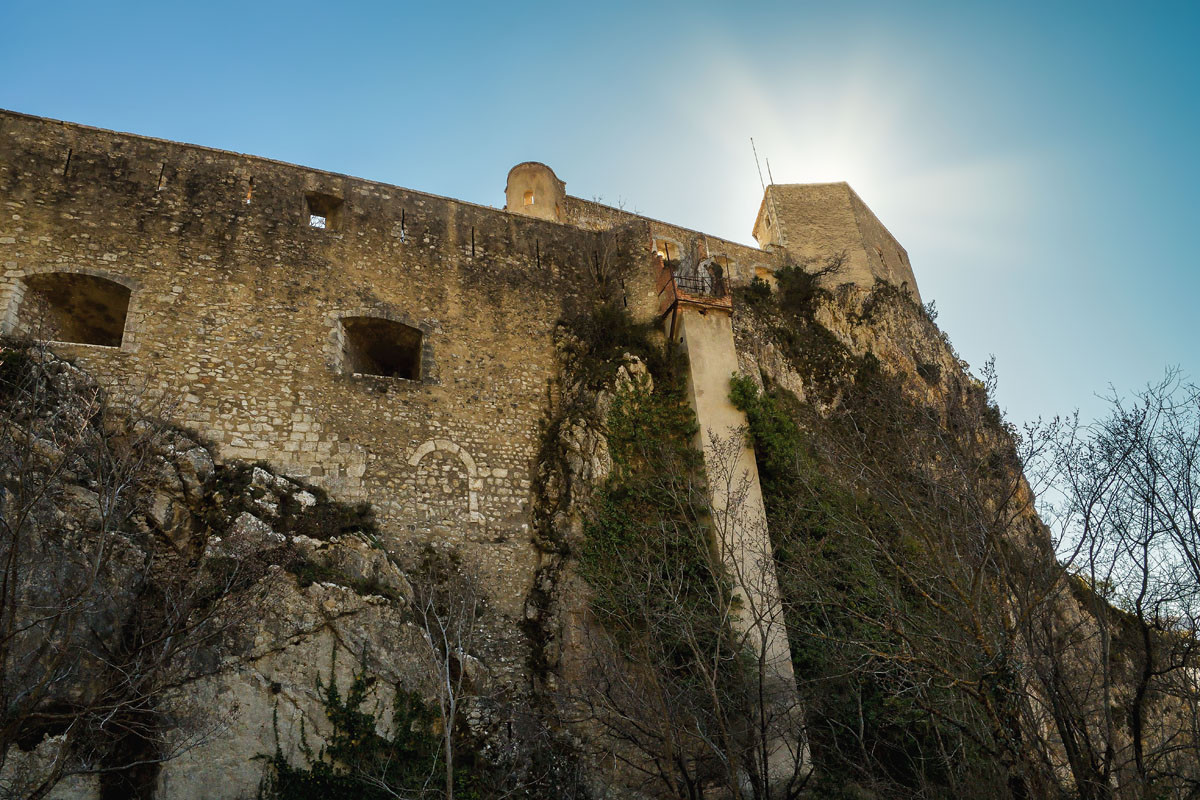 Au pied de la citadelle