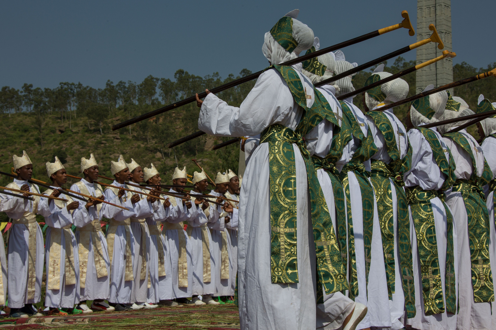 Au pied des stèles d'Axum, rites Orthodoxes à l'occasion de la fête de Masqal.