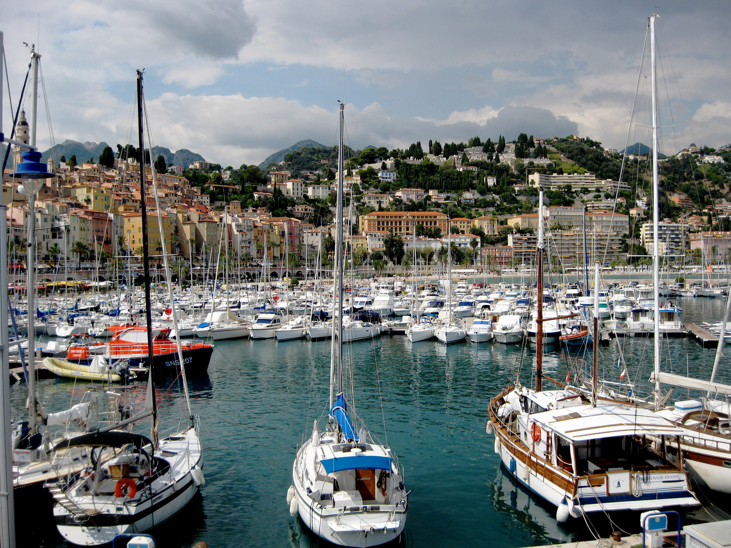 Au  port de Menton