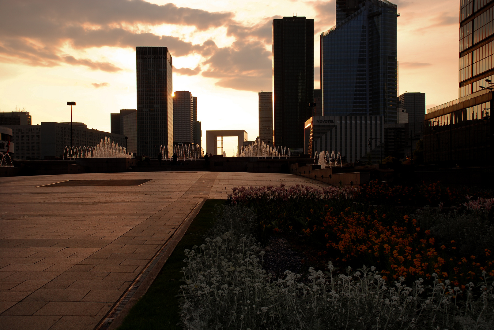 Au Soleil couchant à la Défense