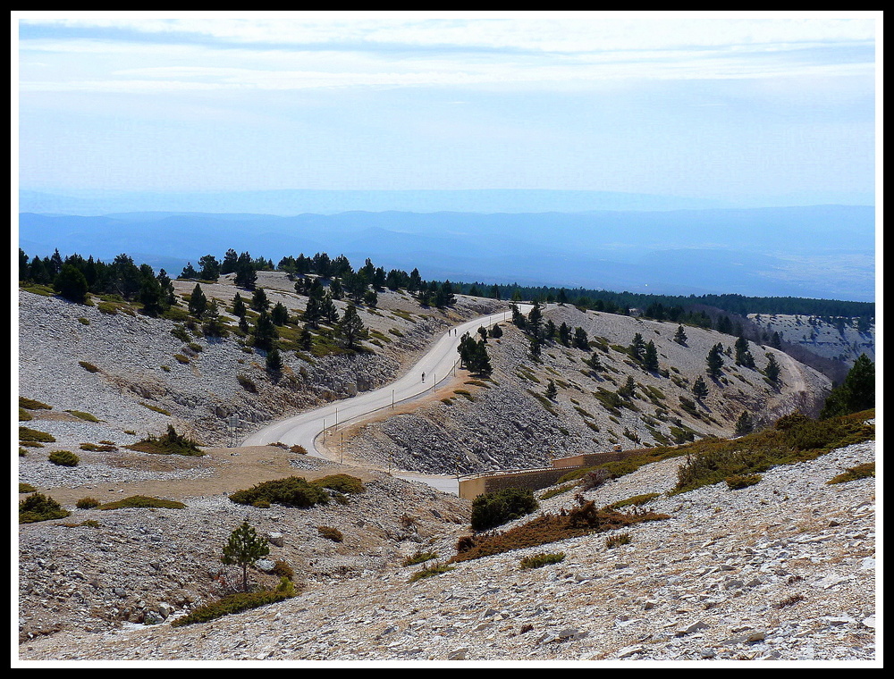 Au sommet du Mont Ventoux .