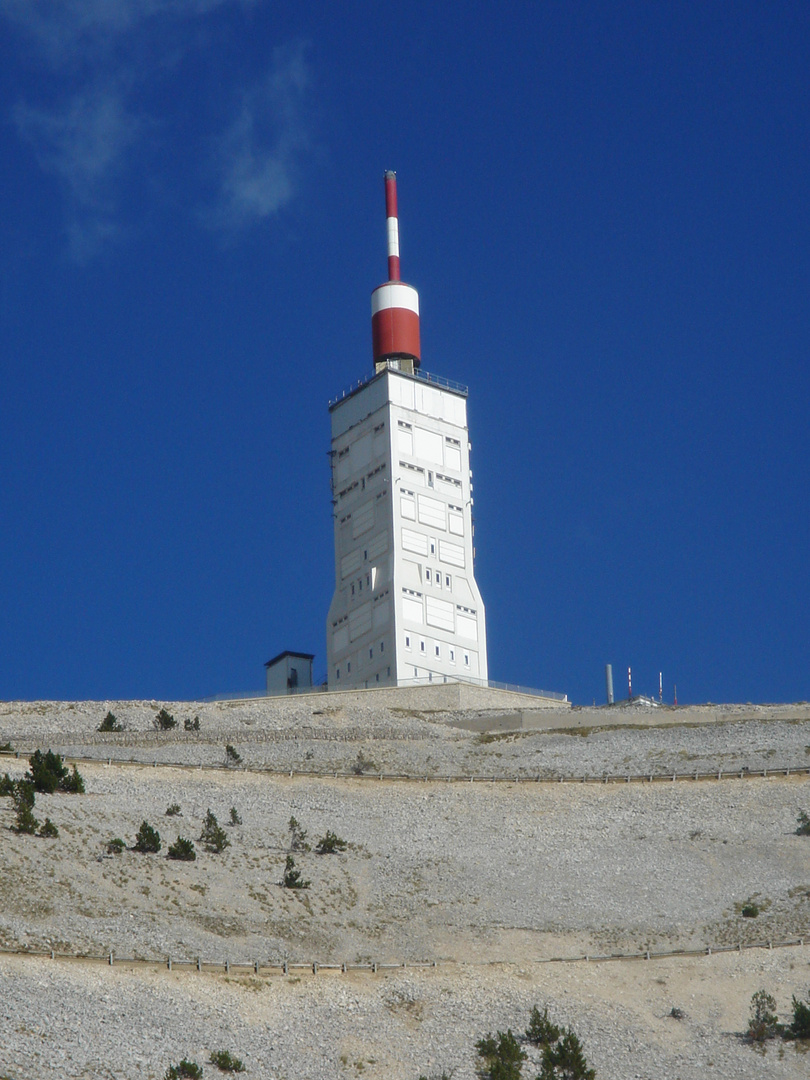 Au sommet du Mont-Ventoux un jour d'été, en fin d'après-midi