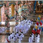 Au temple Cao Daï