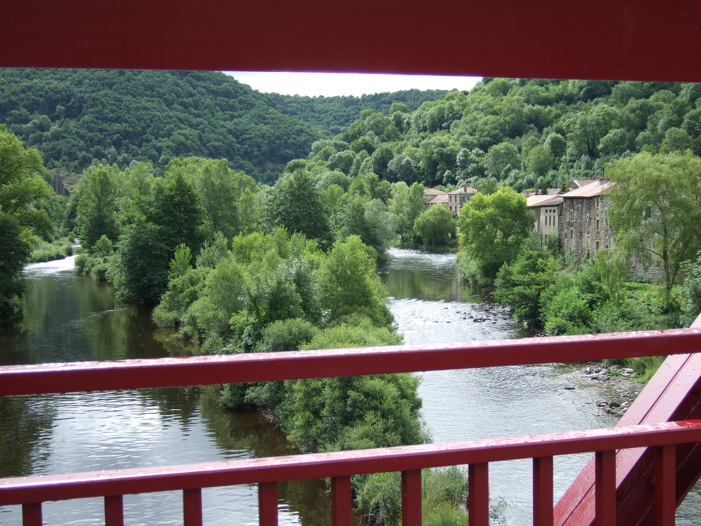 Au travers d'un pont