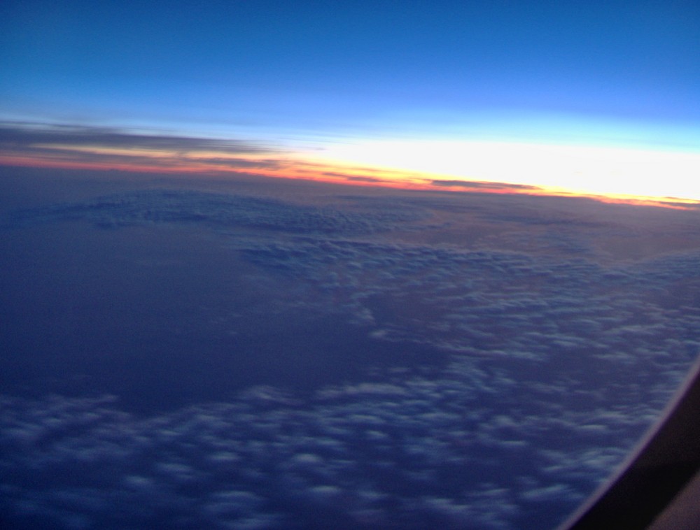 Aube vue du ciel sur l'Atlantique à 4 heures du matin